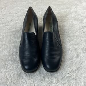 Vintage 90s Trotters navy blue loafer pumps, size 9.5 S